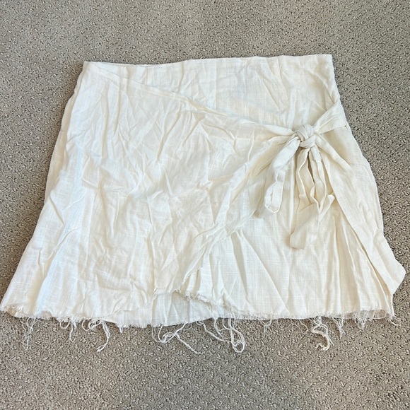 NEVER WORN Forever 21 Skirt - Picture 2 of 4